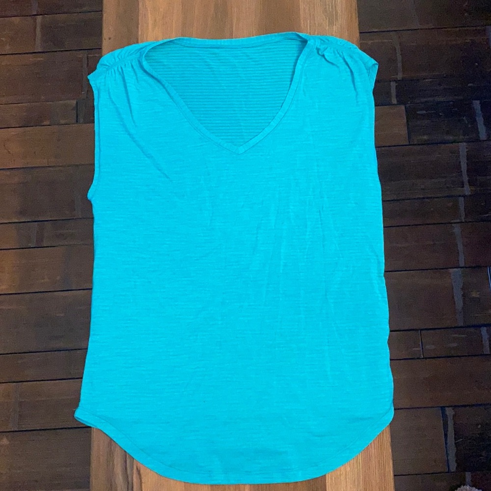 lululemon gently loved Turquoise Muscle Tee Sz 4